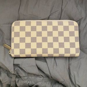 NWOT Daisy Rose checkered wallet